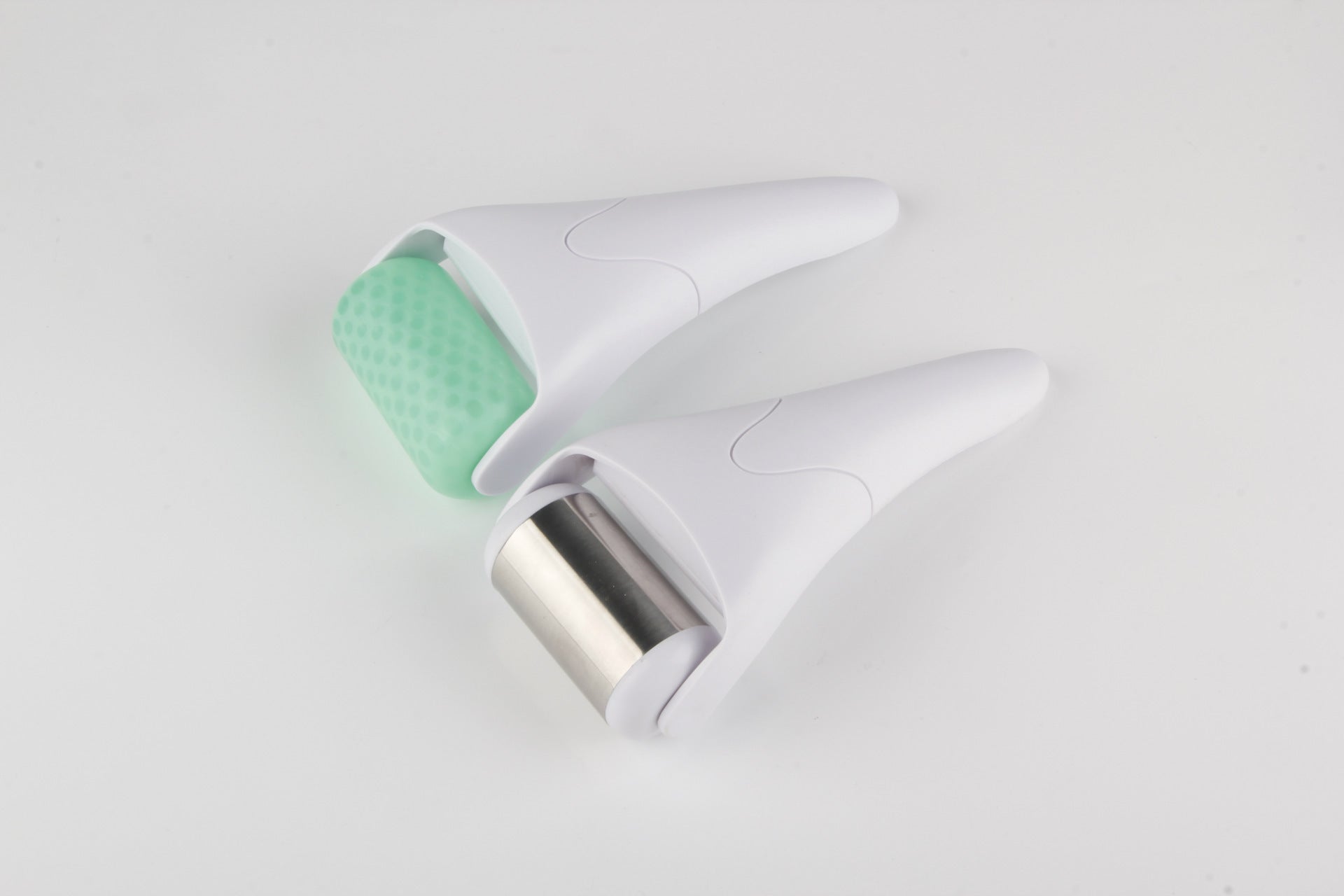 Wake Up Your Skin with This Cooling Beauty Roller